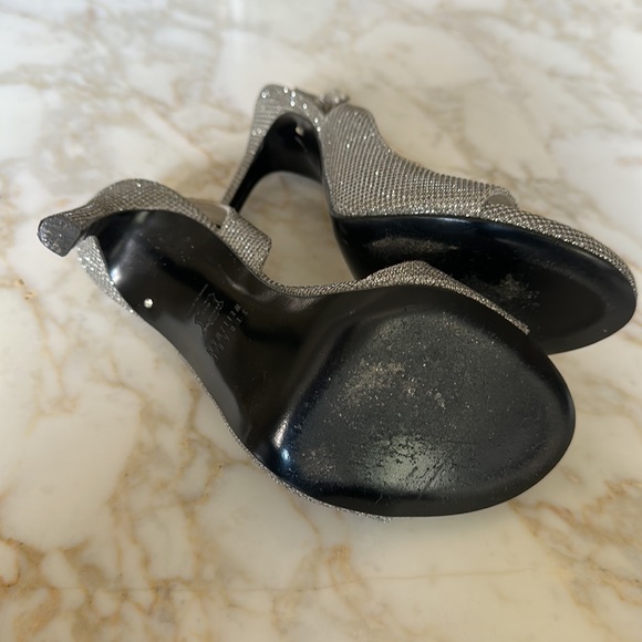 Stuart Weitzman silver heel.. heels are 5 inches long.Size 6 - Picture 5 of 6